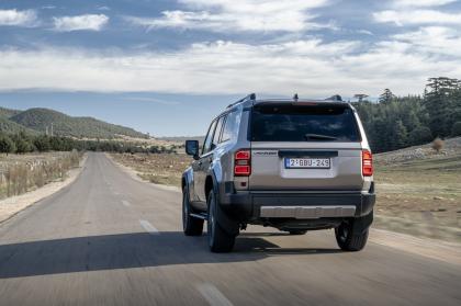 To Toyota Land Cruiser τώρα και ως ήπια υβριδικό